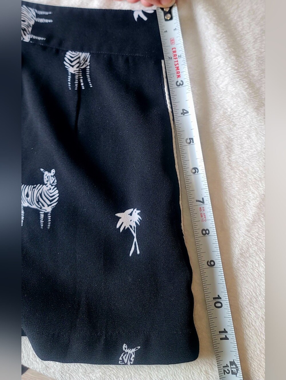 Volcom What You Need Shorts Womens Size XS Black Zebra Print Palm Trees - Picture 7 of 9